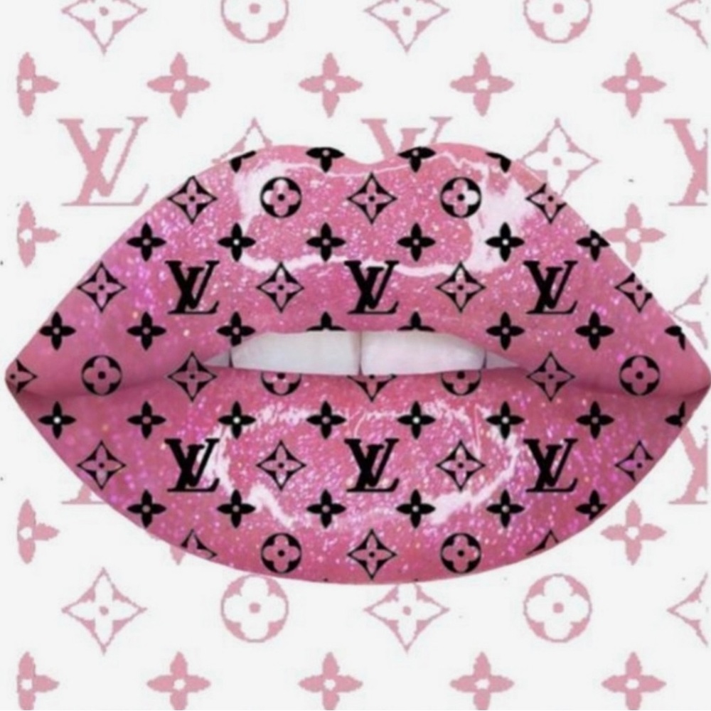Like this listing to be notified when I’m going LIVE! 🎉🤩